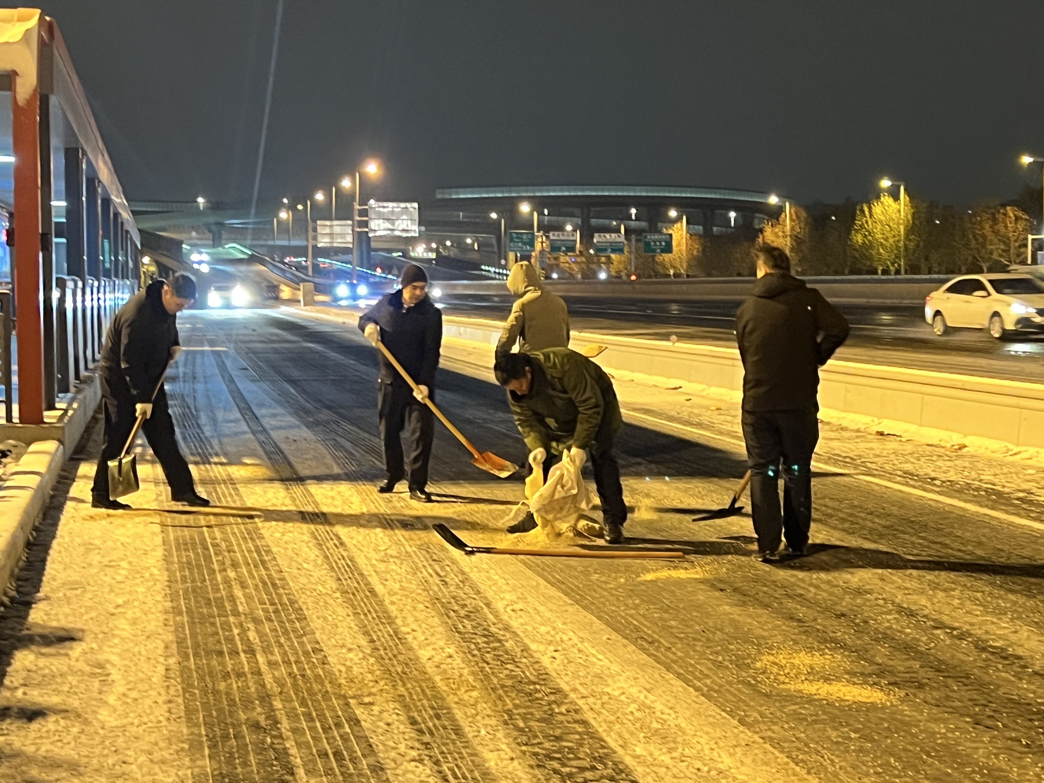 迎战低温雨雪丨“老司机”提醒：雪后谨防“黑