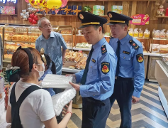 <b> 上海一面包店免费提供一次性不行降解塑料吸管 被罚</b>