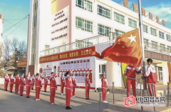 昌吉市第八小学进行新学期第一次升国旗典礼（图）
