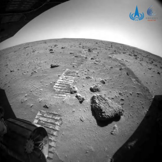 “祝融号”火星车行驶里程打破800米正穿越巨大地形地带