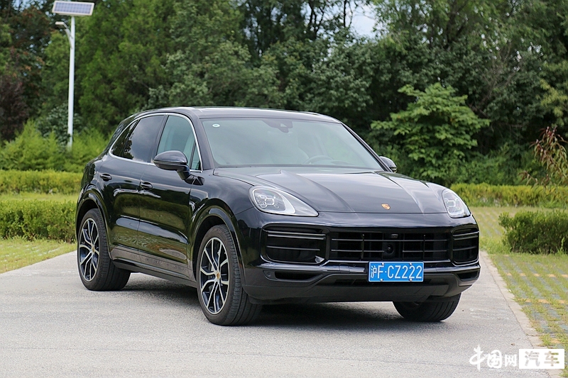 集舒适、豪华、高性能于一身的“Dream Car” 试2022款保时捷Cayenne Turbo