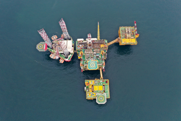 年减排二氧化碳近20万吨我国首个海上油田群岸电应用示范项目投产