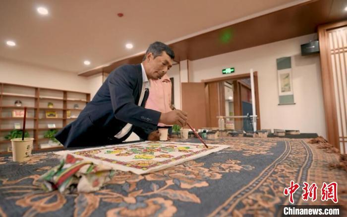 新疆英吉沙“模戳土印花布”：传统手艺记录生活之美