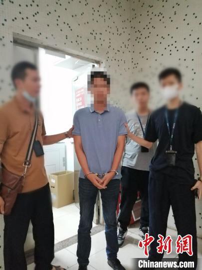 中国侨网江门警方抓获犯法嫌疑人。　广东省公安厅 供图